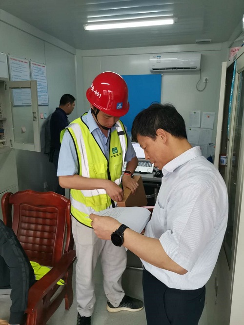 李春福副总经理带队到新科广场在建工地检查防汛工作